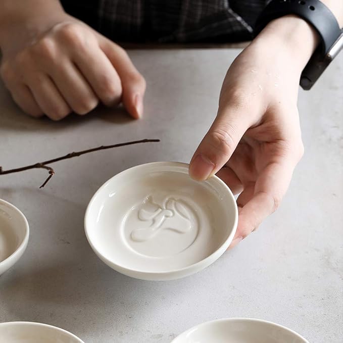BigNoseDeer Ceramics Sauce Dish Cat Relief Seasoning Dish Mini Side Sushi Soy Dipping Bowl soy sauce dishes dinnerware Meow Porcelain Small Saucer (Set of 4)